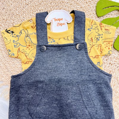 Conj. Camiseta Dinos e Jardineira em Moletinho - Chumbo e Amarelo Deserto